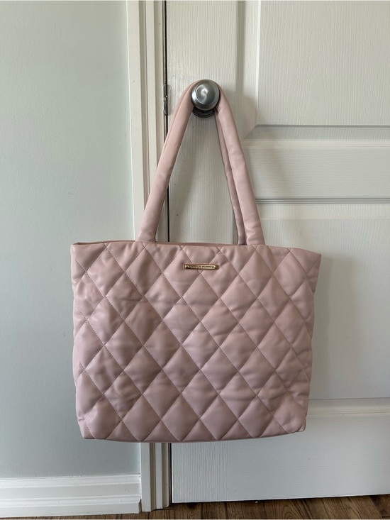 Poppy & Peonies Handbags - Poppy & Peonies Quilted Light Pink laptop toe bag